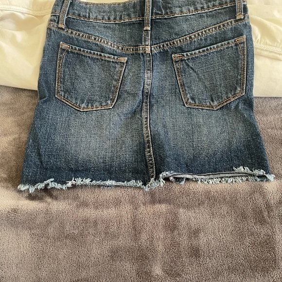 Never worn. Girls frayed button up jean skirt from OLD NAVY! - Picture 3 of 7